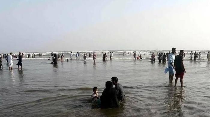 کراچی میں آئندہ 24 گھنٹوں کے دوران موسم گرم رہنے کا امکان