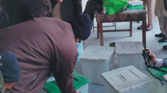 آزاد کشمیر الیکشن: کل ہونیوالے انتخابات کیلئے پولنگ کے سامان کی ترسیل جاری