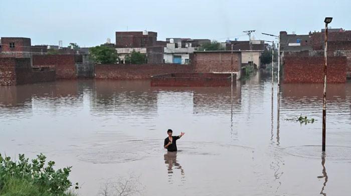 دریائے چناب میں پانی کی سطح میں مسلسل اضافہ، جلالپورپیروالا میں بند ٹوٹنے سے 5 بستیاں زیرآب