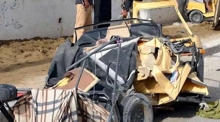 فیصل آباد میں ٹرک کی رکشہ کو ٹکر، 3 افراد جاں بحق