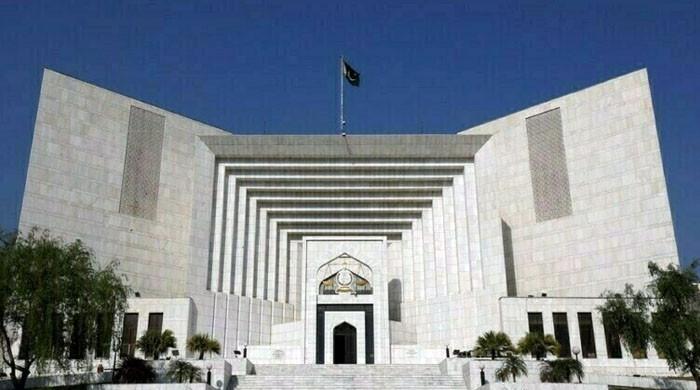 فوت شدہ ریٹائرڈ ملازمین کی پنشن اور مراعات کی قانونی حق دار بیوہ ہے، بہن بھائی نہیں:سپریم کورٹ