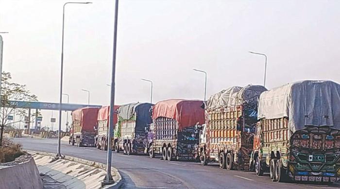 سندھ کابینہ کی مہران ہائی وے پر تجارتی گاڑیوں سے ٹول ٹیکس وصولی کی منظوری، سالانہ 2 ارب سے زائد آمدن متوقع