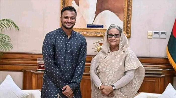 شکیب الحسن کی حسینہ واجد کی ورچوئل تقریب میں شرکت پر مشتعل افراد نے سابق کپتان کے گھر پرحملہ کردیا