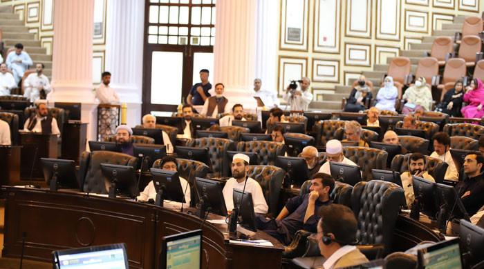 کے پی اسمبلی کے ارکان کیلئے تاحیات بلیو پاسپورٹ کی شق ختم، مراعات و استحقاق ترمیمی بل منظور