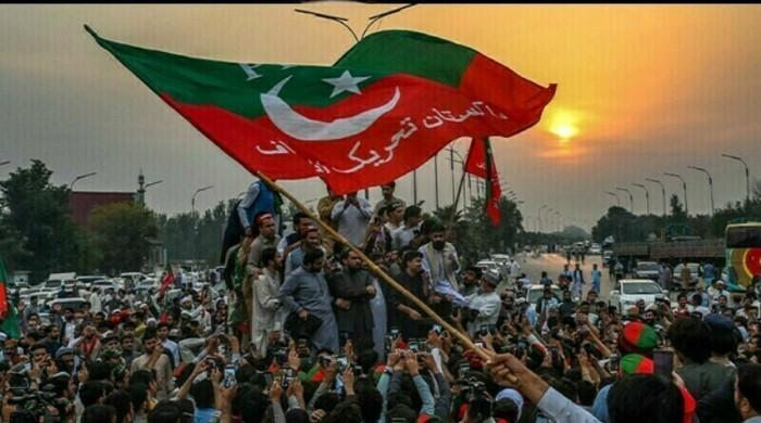  27 ستمبر کو لانگ مارچ کی کال پر  پی ٹی آئی میں اختلافات شدت اختیار کرگئے