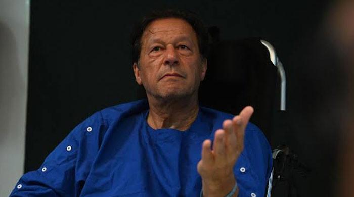 وفاقی حکومت نے عمران خان کی اسپتال منتقلی کے فیصلے پرنظرثانی کی درخواست دائر کردی