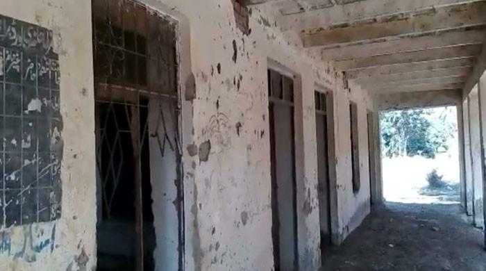 سندھ کے 6 ہزار 220 اسکولوں کی عمارتیں مخدوش قرار، تدریسی عمل روکنے کا حکم 