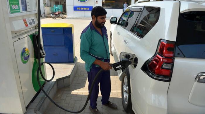 حکومت نے پیٹرول اور ڈیزل پر ڈیلرزکے مارجن میں اضافہ کردیا