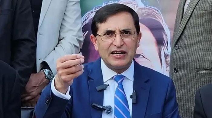 عمران خان کو دوسرے اسپتال منتقل کرکے سپریم کورٹ کے حکم کی خلاف ورزی کی گئی: بیرسٹر گوہر