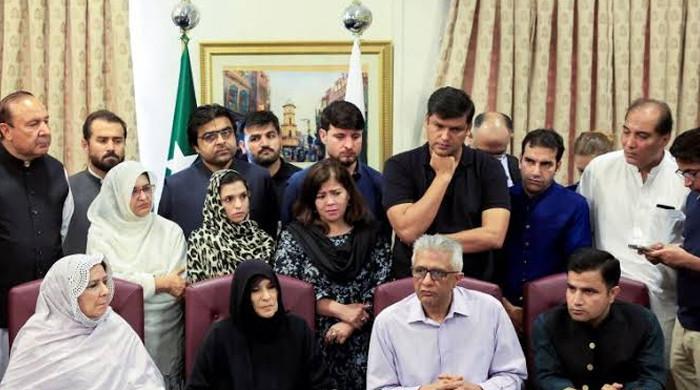 عمران خان نے اپنی صحت سے متعلق شدید تحفظات کا اظہار کیا ہے،  ان کی بات نہیں سنی جاتی:  بہن عظمیٰ خان