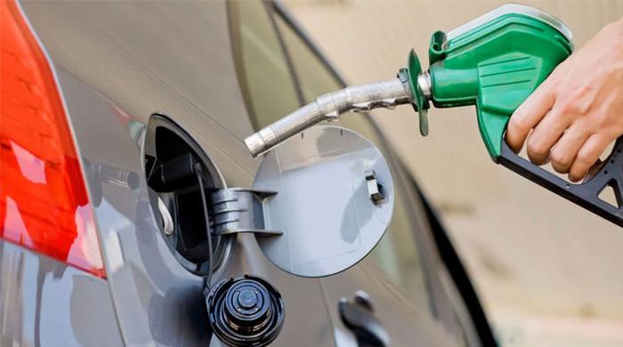 حکومت نے پیٹرول اور ڈیزل کی قیمتوں میں مزید اضافہ کردیا
