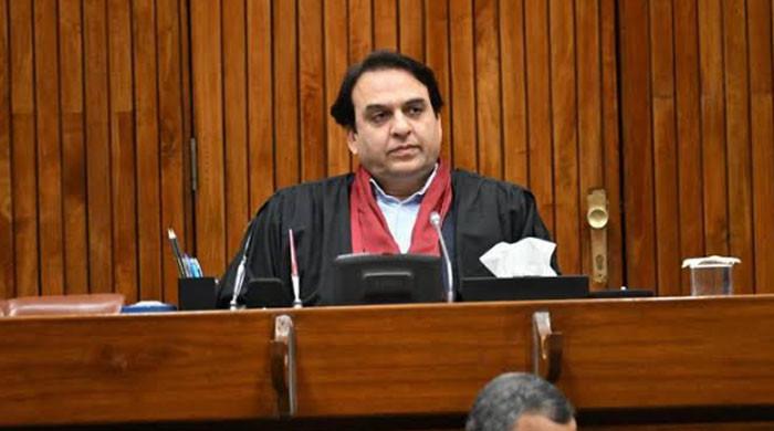 مہنگائی 9.66 فیصد کی شرح سے بڑھ رہی ہے، حکومت فوری اقدامات کرے، سینیٹر عبدالقادر