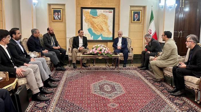 فیلڈ مارشل عاصم منیر ایران پہنچ گئے، وزیر داخلہ  اسکندر مومنی سے ملاقات