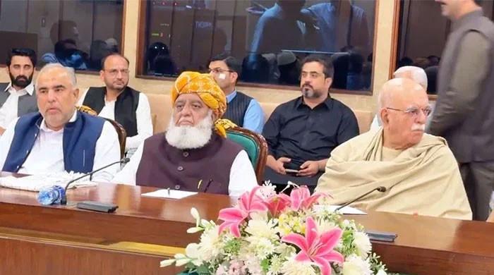 متحدہ اپوزیشن کا پہلا پارلیمانی اجلاس،  اہم قومی امور پر متفقہ اور مشترکہ مؤقف اپنانے کا فیصلہ