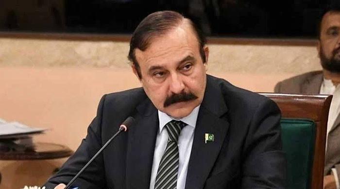  مولانا فضل الرحمان کیساتھ اپوزيشن کا اتحاد حکومت کیلئے خطرے اور پریشانی کی بات نہيں:  طارق فضل چوہدری