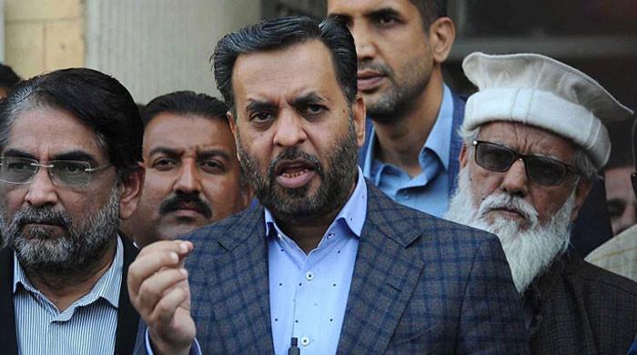 سانحہ پمز پر خود کو احتساب کیلئے پیش کردیا، وزیراعظم میرے باس ہیں، وہ جو بھی فیصلہ کریں: مصطفیٰ کمال 