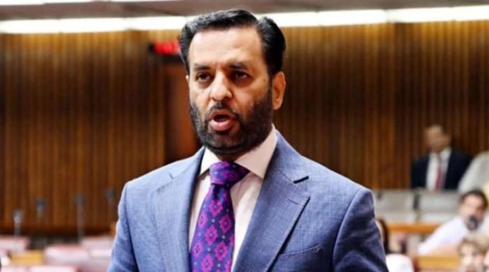 ملکی نظام گل سڑ گیا، روزانہ 1300 بچے مررہے ہیں، آئیں مل بیٹھ کر ان کو بچائیں: مصطفیٰ کمال