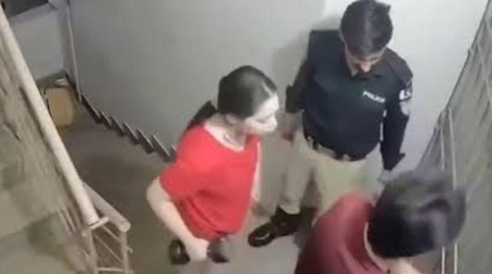 کراچی: ڈیفنس میں جھگڑے کے موقع پر موجود پولیس اہلکاروں کی شناخت ہوگئی