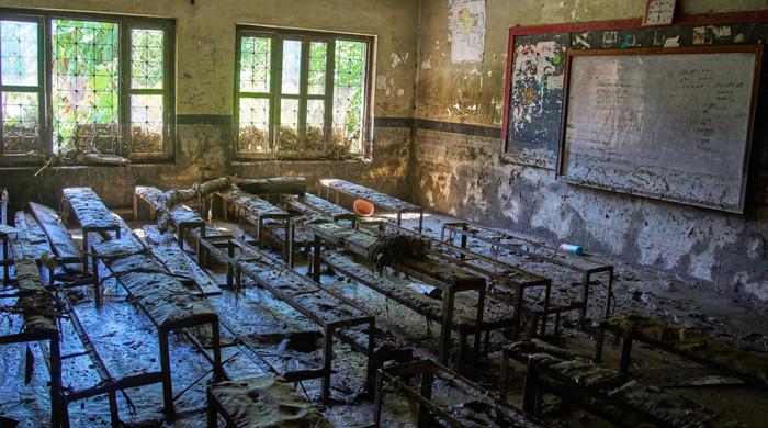 نیپال میں تباہ کن سیلاب سے قبل اسکول پرنسپل کے بروقت فیصلے نے 900 طلبہ کی جانیں بچالیں