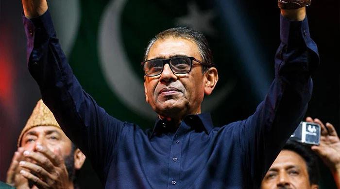 سندھو دیش کا نعرہ غداری نہیں لیکن سندھ میں نیا صوبہ بنانا غداری کہا جاتا ہے: خالد مقبول