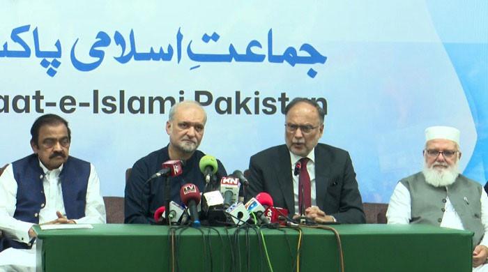 حکومتی وفدکی حافظ نعیم سے ملاقات، جماعت اسلامی کا پیٹرولیم لیوی کیخلاف مذاکرات کیساتھ دھرنے جاری رکھنےکا اعلان