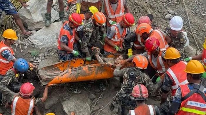 نیپال میں تباہ کن سیلاب: ٹنل سے 9 روز بعد 2 افرادکو زندہ نکال لیا گیا
