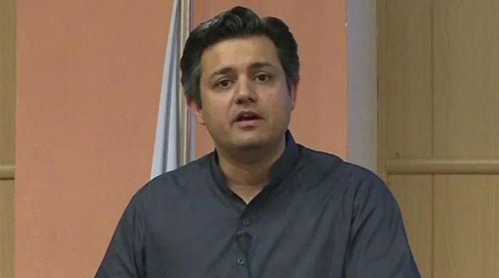 لاہور پولیس نے حماد اظہر کی باقاعدہ گرفتاری ڈال دی