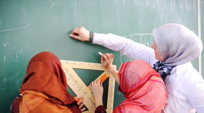 آسٹریا میں 14 سال سے کم عمر طالبات کے لیے اسکارف پر پابندی کا قانون نافذ