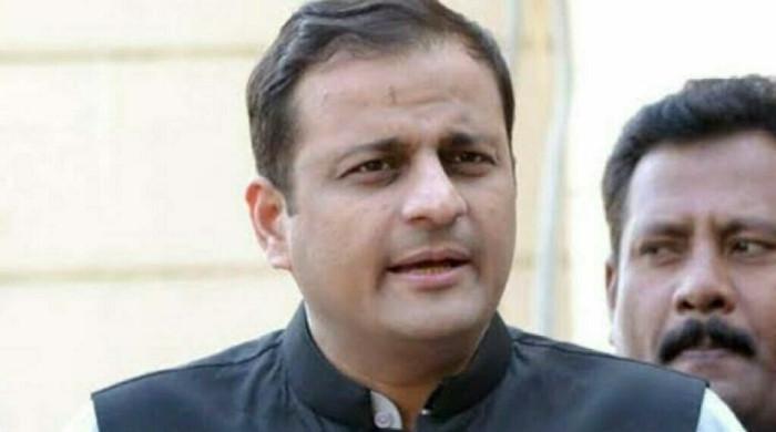 آگ لگتی ہے یا لگائی جاتی ہے، اب یہ الزام نہ لگ جائے کہ ریکارڈ جل گیا: میئر کراچی