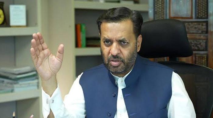 مصطفیٰ کمال نے  پمز میں 10فیصد مریضوں سےفیس لیے جانے کا نوٹس لے لیا