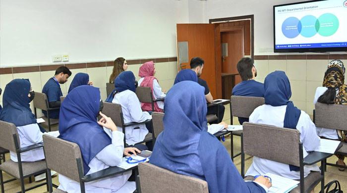 پاکستان میں طبی تعلیم کیلئےکسی مخصوص قومیت یا افغان طلبا پرکوئی پابندی نہیں، پی ایم ڈی سی