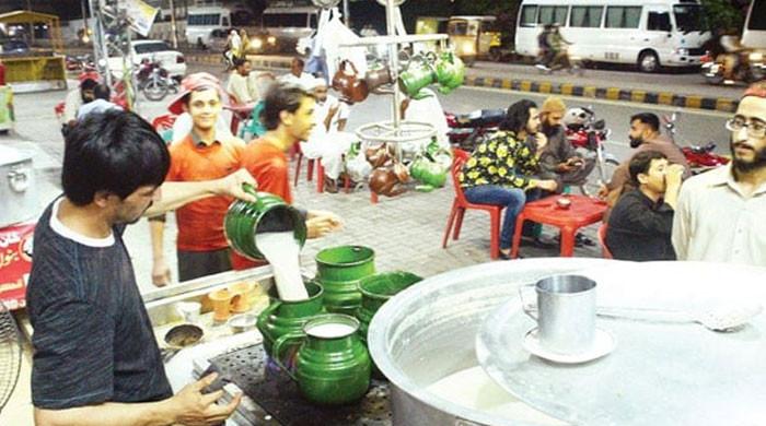 کراچی: فٹ پاتھوں سے ٹھیلے ہٹانے اور غیرقانونی روڈ سائیڈ ہوٹلز سیل کرنے کا فیصلہ
