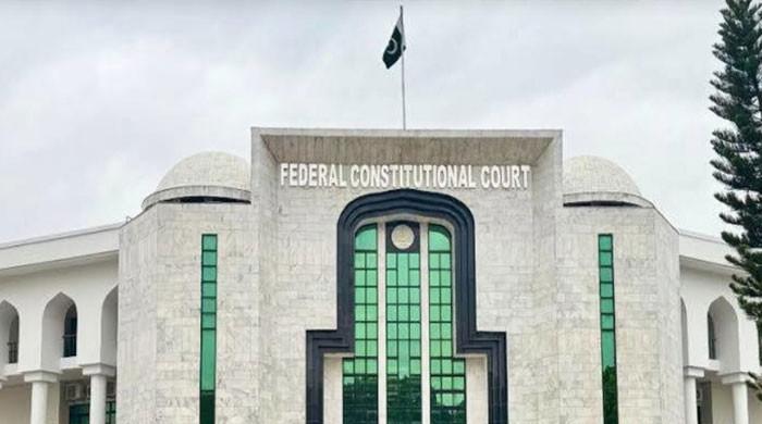 قیدیوں کی نجی اسپتال منتقلی کی درخواست: سپریم کورٹ میں زیر سماعت عمران خان کے کیس کا ریکارڈ طلب