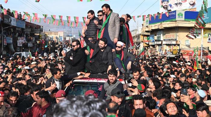 پی ٹی آئی لانگ مارچ، کے پی حکومت نے سرکاری افسران اور وسائل کے استعمال پر پابندی سے متعلق ہدایات جاری کردیں
