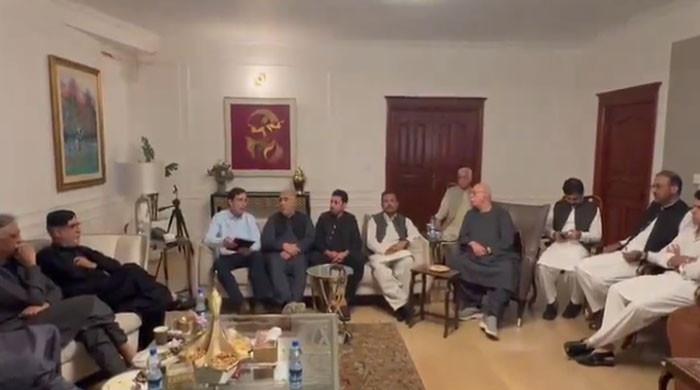 27 ستمبر کا لانگ مارچ پُر امن ہوگا، جدوجہد آئینی اور جمہوری ہوگی: اپوزیشن اتحاد کے اجلاس کا اعلامیہ جاری