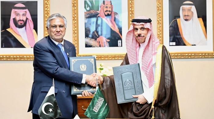 پاکستان اور سعودی عرب نے سفارتی و سرکاری پاسپورٹ کے حامل افراد کیلئے ویزا کی شرط ختم کر دی