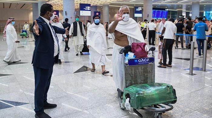 پشاور سے جانیوالے عمرہ زائرین کیلئے بھی ویکسینیشن کے بغیر سفری پابندی عائد