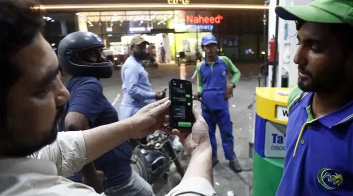 عوام کو  پیٹرول ریلیف اسکیم سے محروم کرنے والے پمپس کے خلاف کارروائی کی ہدایت