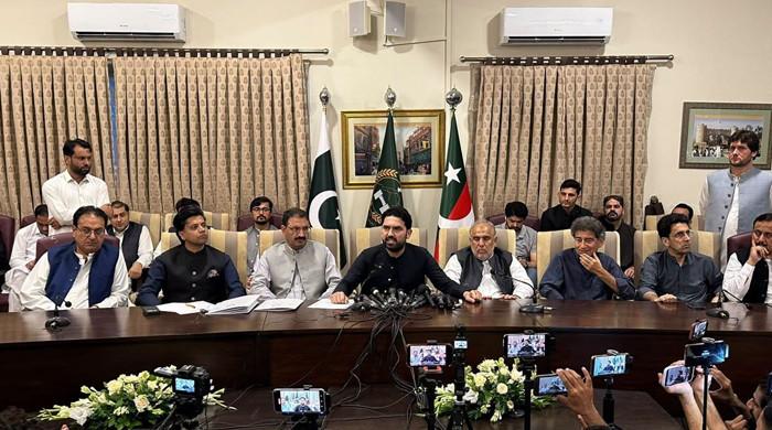 پی ٹی آئی سیاسی کمیٹی اجلاس کی اندرونی کہانی سامنے آگئی