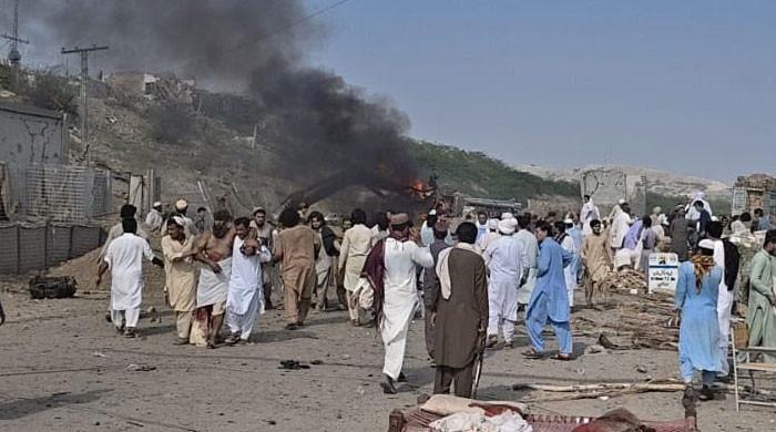ڈیرہ اسماعیل خان میں مبینہ خودکش دھماکا، 2 سال کے بچے اور 2 خواتین سمیت 11 افراد شہید