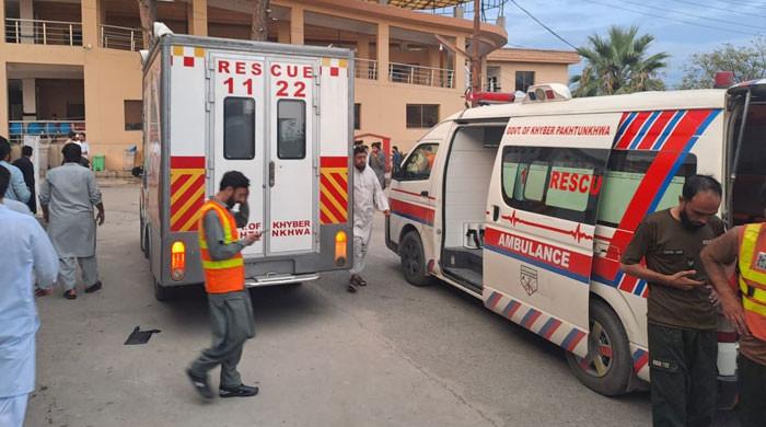 ڈیرہ اسماعیل خان: دھماکےکے زخمیوں کو لیجانے والی ایمبولینس پر فتنہ الخوارج کی فائرنگ، 2 ریسکیو اہلکار شہید