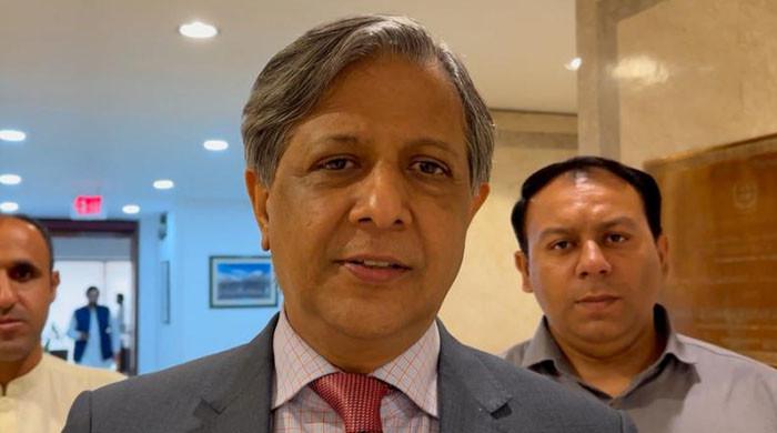 خیبرپختونخوا میں ایمرجنسی لگے تو بالکل لگنی چاہیے اور لگےگی بھی، ایمرجنسی کے اطلاق پر آئین بہت واضح ہے: اعظم نذیر تارڑ 
