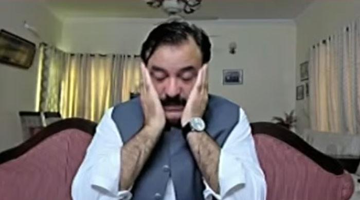 مارچ ملتوی کرنے کیلئے خط لکھنے کا معاملہ، شوکت یوسفزئی اپنے خلاف ٹرولنگ پر لائیو شو میں رو پڑے