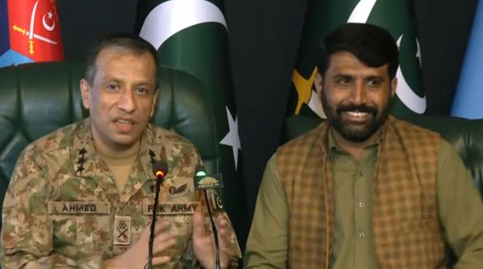 بھارت کا ایس ایس جی حوالدار کو مارنےکا دعویٰ بے نقاب، پاک فوج نے محمد آصف کو میڈیا کے سامنے پیش کرکے فالس فلیگ آپریشن کا بھانڈا پھوڑ دیا
