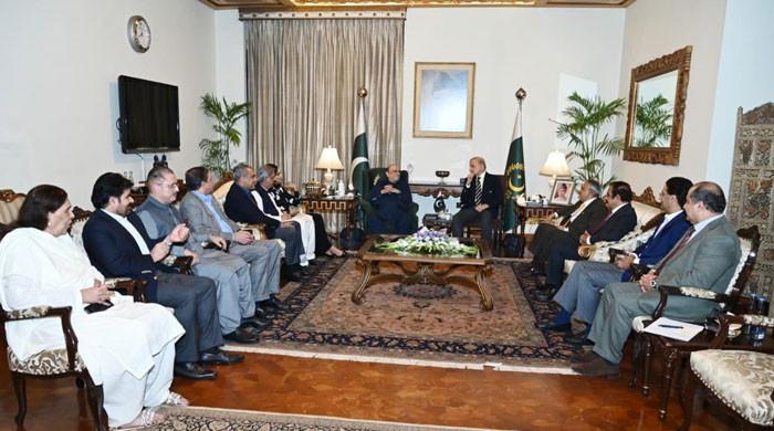 حکومت نے پی ٹی آئی سے مذاکرات کیلئے مشترکہ کمیٹی بنادی