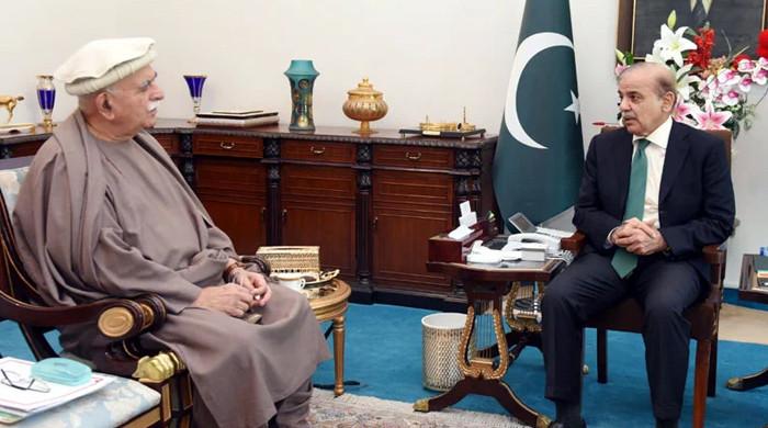 اپوزیشن لیڈر محمود خان اچکزئی نے وزیراعظم سے ان کے دفتر یا چیمبر میں ملاقات سے انکار کر دیا