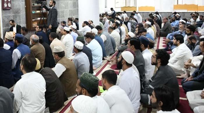 پارلیمنٹ ہاؤس: نماز جمعہ میں حکومت اور اپوزیشن کے مذاکرات کی کامیابی کیلئے دعا