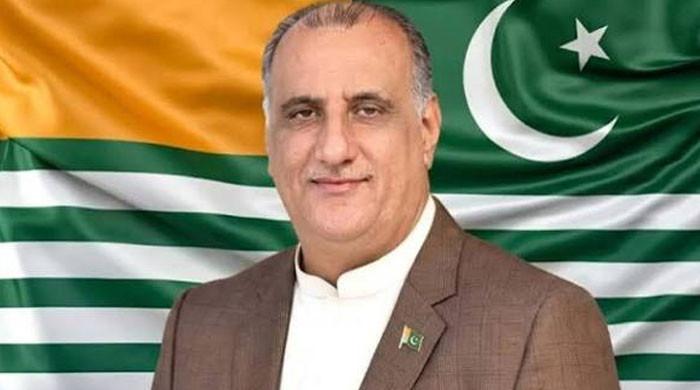 نئی حکومت کو تھوڑا وقت دیں، پونچھ کی غیر یقینی صورتحال کا پرامن حل نکالیں گے: صدر آزاد کشمیر