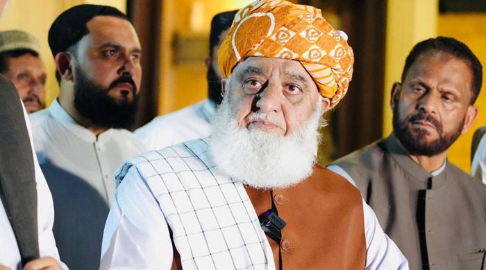 پی ٹی آئی اسلام آباد آکر احتجاج ریکارڈ کرانا چاہتی ہے تو رکاوٹ نہیں ڈالنی چاہیے: مولانا فضل الرحمان 