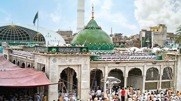 سابق خطیب داتا دربار پر مالی بدعنوانی کے الزامات ثابت، لاکھوں روپے کی ریکوری کا حکم